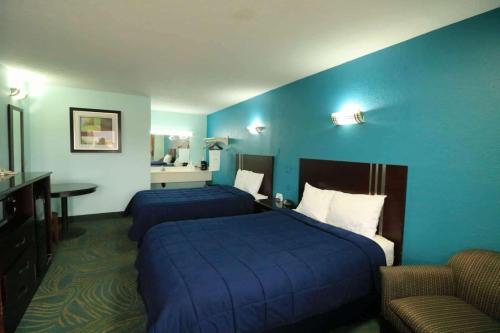 Travelodge by Wyndham Parkersburg in Parkersburg, USA