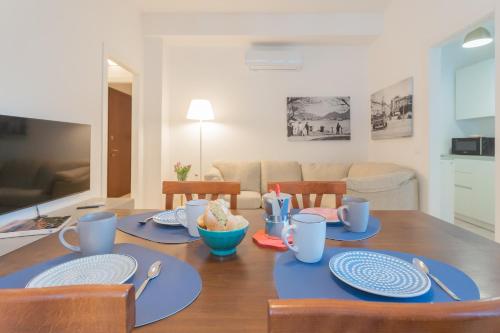 One-Bedroom Apartment image 8