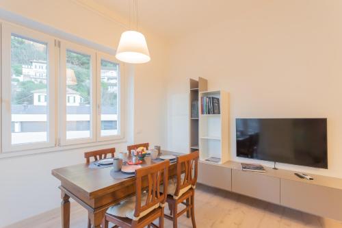 One-Bedroom Apartment image 4