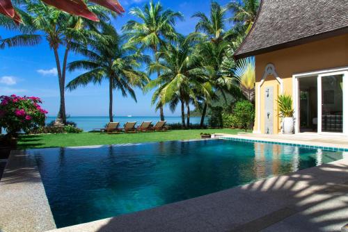 Beachfront 5-bedroom Villa