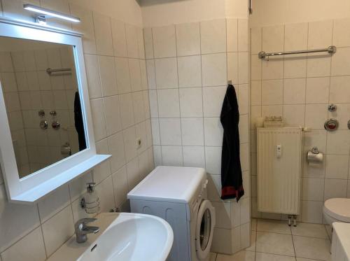 Bathroom, 4 Zimmer Wohnung mit 6 Betten nahe Hamburg in Glinde