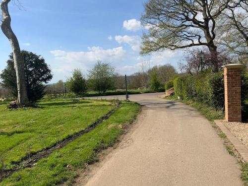 Open plan Stylish Apartment in rural Kent in Egerton