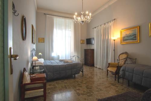 1 double bed, 1 twin bed