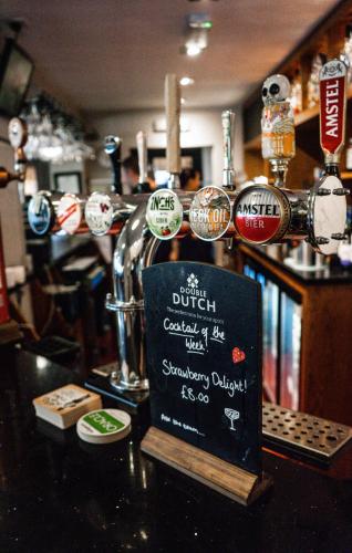 White Lion Hotel - image 3