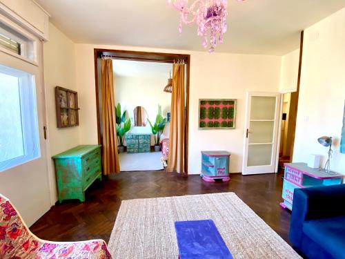 Lovely cosy art flat - image 10