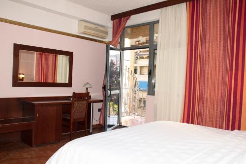 Hotel Elysee - image 2