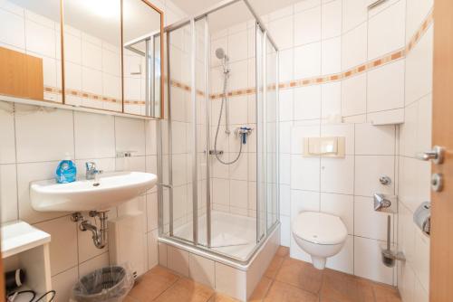 Zuhanyzó, Ferienwohnung Gothensee Gummlin in Stolpe Auf Usedom