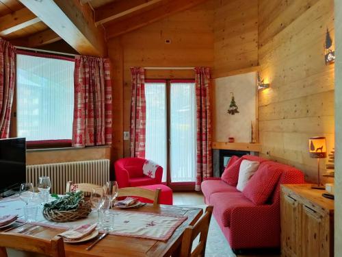 2 bedrooms, 4 beds