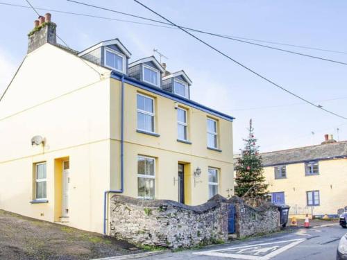 The Yellow House, Tideford, UK