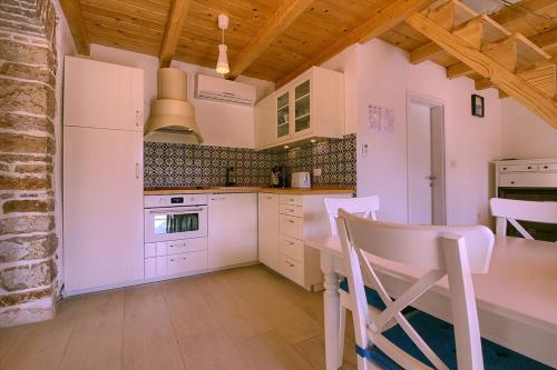 Cozy istrian stone villa Sasso with private pool