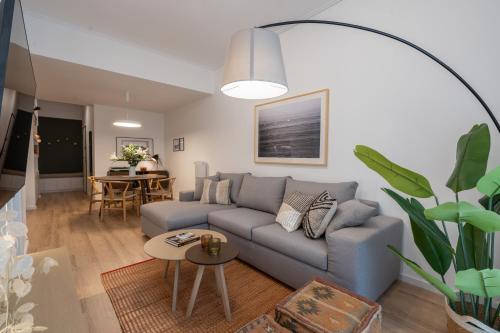 Unique 2 Bedrooms Apartment, Steps to Plaka and City center, Athens