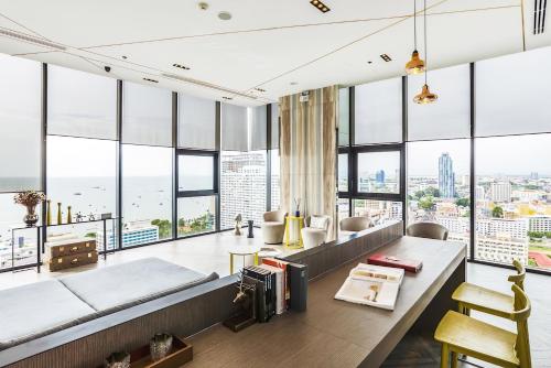 2 Bed Room, Large Living Room @ Central Pattaya, Pattaya Central (photo 2)