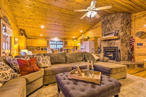 Pet-Friendly Cabot Cabin with Fenced Yard!