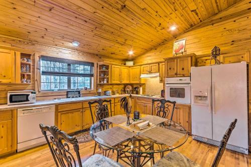 Pet-Friendly Cabot Cabin with Fenced Yard!