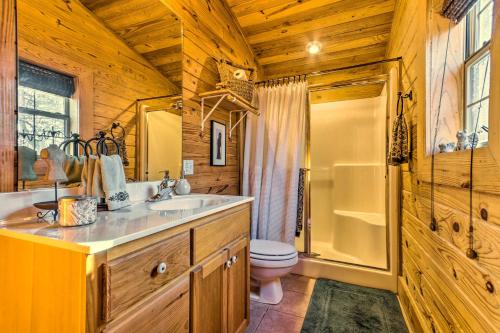 Pet-Friendly Cabot Cabin with Fenced Yard!