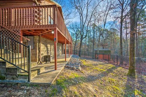 Pet-Friendly Cabot Cabin with Fenced Yard!