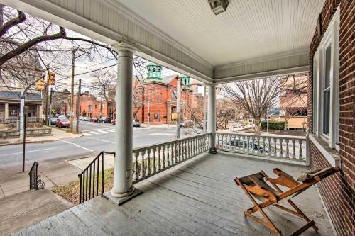 Lancaster Unit with Expansive Covered Porch!, Lancaster (Foto 2)