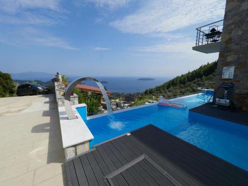 4 bedrooms, 6 beds