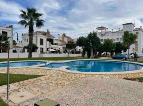 Mi Casa su Casa 'My house is yours'