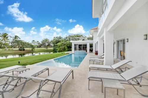 Deluxe Villa image 5