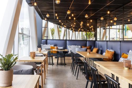 Restaurant, Best Western M-Treize Paris Asnieres in Asnieres-sur-Seine