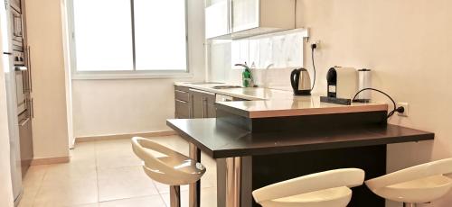 Large apartment with sea view, Bat Jam (zdjęcie 8)