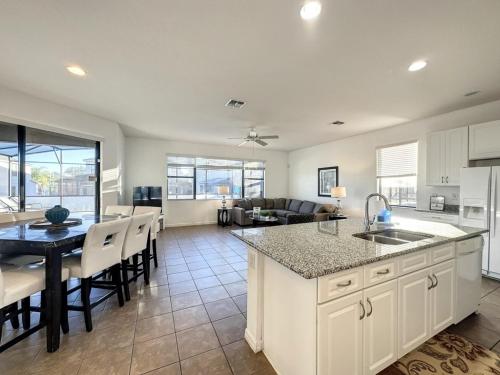5 Bed South Facing Pool close to Disney villa in Davenport, USA