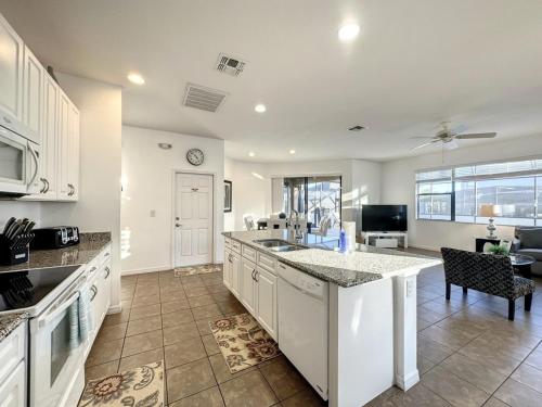 5 Bed South Facing Pool close to Disney villa in Davenport, USA