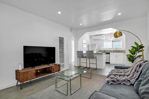 Modern House Central Location