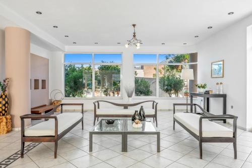 Lobby, Maria Rousse near Kalesma