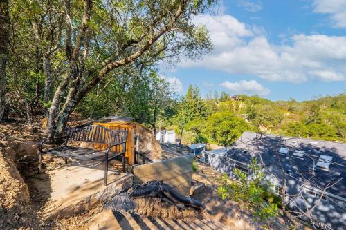 Vineyard views, stunning house & deck