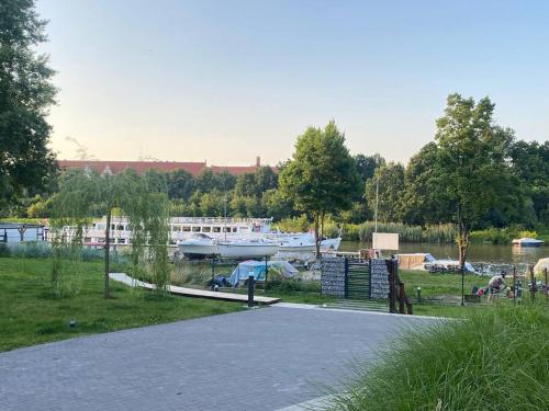 Art Marina nad rzeką z bezpłatnym parkingiem, Breslau (Foto 8)