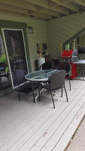 Fall Getaway - Price Drop 159 Nt! Akiskinook Beach Resort - 1 Br Condo - Rec Center with Indoor Pool, Hot Tub, Squash, Tennis, Pickle Ball, Invermere (photo 7)