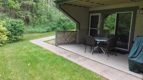 Fall Getaway - Price Drop 159 Nt! Akiskinook Beach Resort - 1 Br Condo - Rec Center with Indoor Pool, Hot Tub, Squash, Tennis, Pickle Ball, Invermere (photo 8)