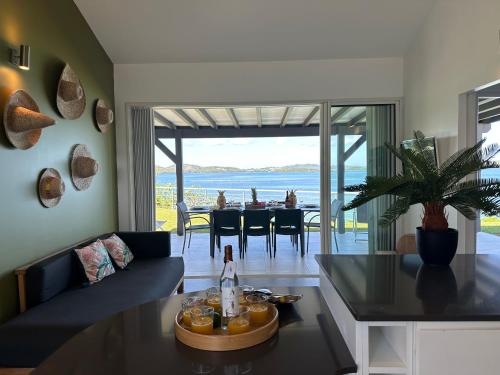 EAST KEYS - Lucy's Bay EAST KEYS - Lucy's Bay