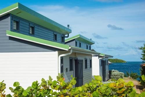 EAST KEYS - Lucy's Bay EAST KEYS - Lucy's Bay