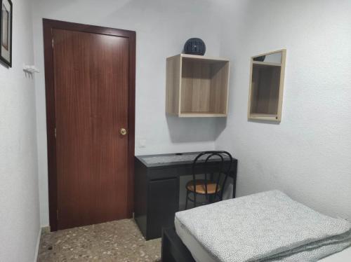  35-6-2- Комната в квартире для 1 человека в Аликанте in Alicante