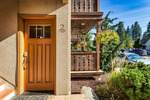 Bavarian Mountain Suite Condo by NW Comfy Cabins