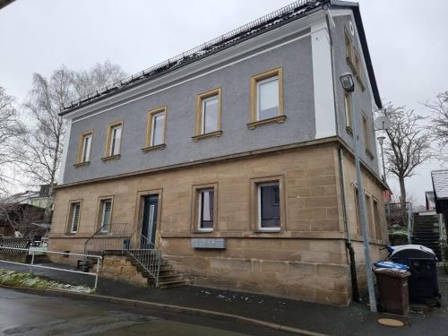 Haus mit 5 Wohnungen und Saal