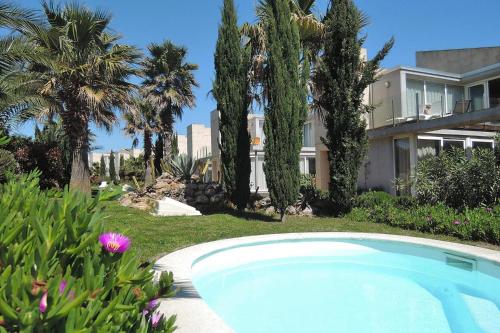  Apartment in La Escala with garden furniture, Unterkunft in L Escala