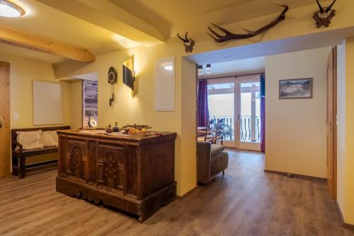 2 bedrooms, 5 beds