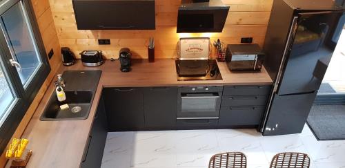 Grand chalet vue sur la montagne in 伊素