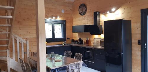 Grand chalet vue sur la montagne in 伊素