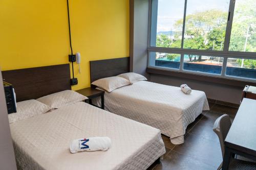 2 twin beds
