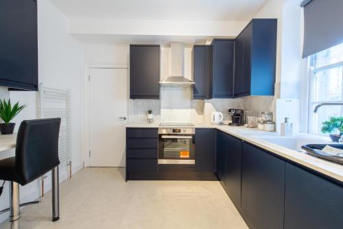 Luxe Maisonette- Parking, 4K TVs, Bath (foto 9)