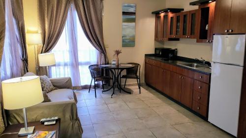 Cucina, Combate Beach Resort in Cabo Rojo