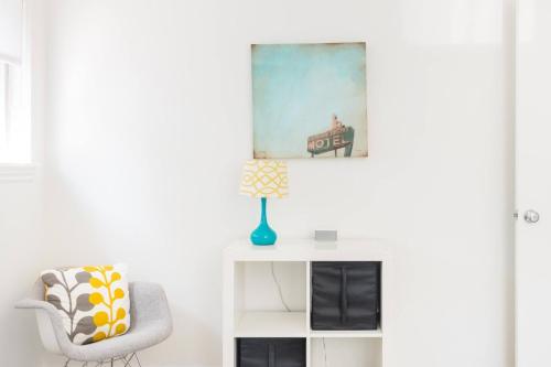 Walk to SoCo Stylish Mid Century Gem by Lodgewell in Austin, USA