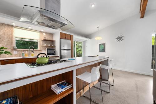 Quiet Haven with Huge Fenced Yard Fast Internet by Lodgewell in Austin, USA