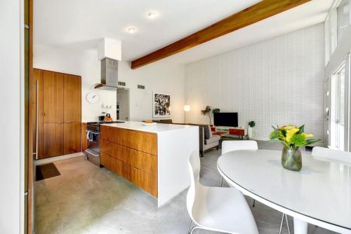 Mid Century Modern near SoCo & DT by Lodgewell in Austin, USA