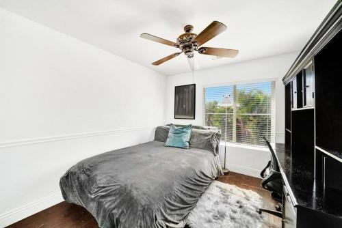 Vino Villa Large home Sleeps 10! Large Salt water pool/spa in Murrieta, USA